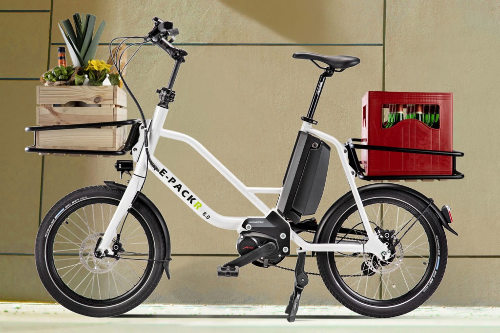 1920_CLRad_mit_Koerbe_weiss