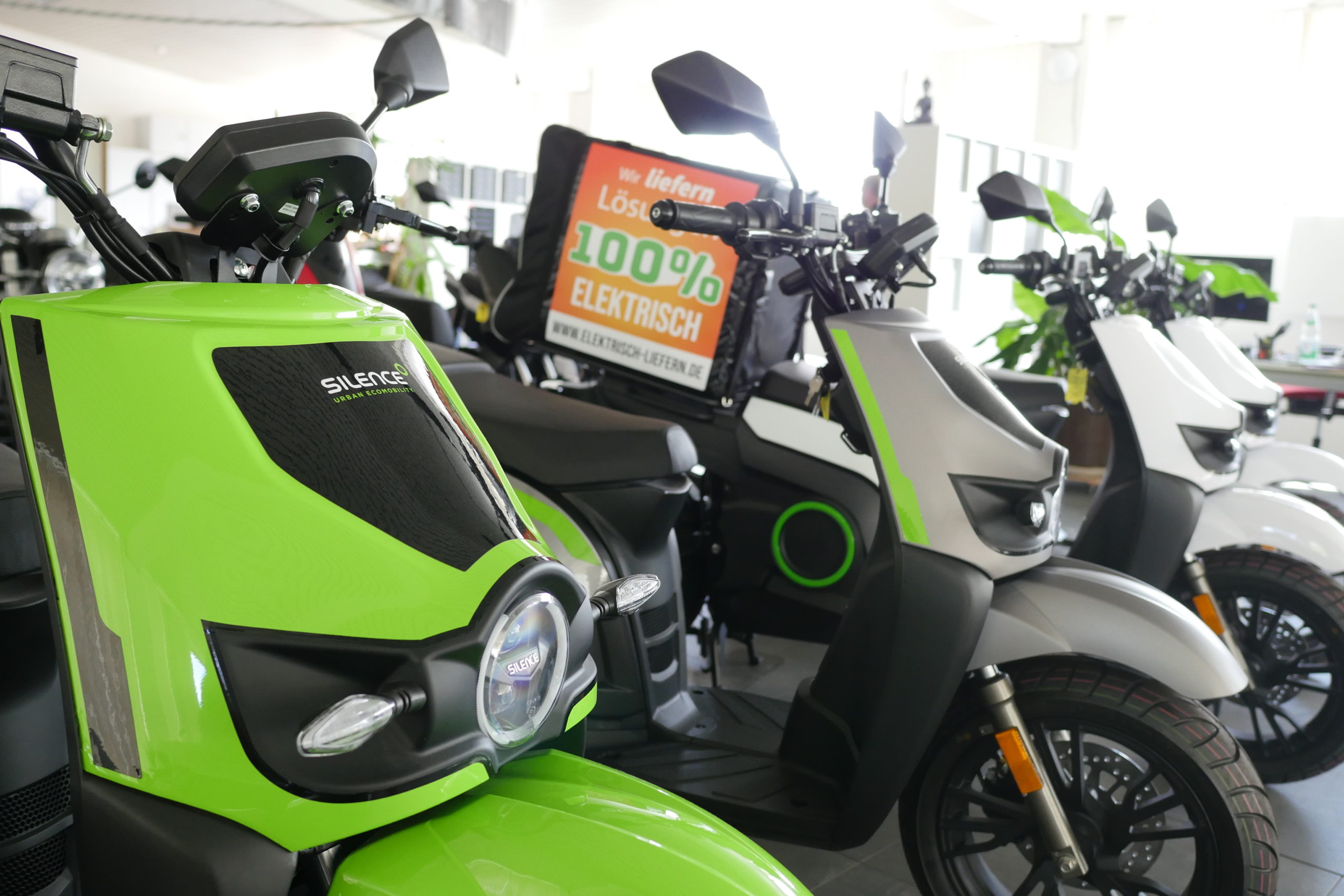 In der Ausstellung von E.Z. Mobility können sich Interessenten alle Modelle genau ansehen und Probe fahren.