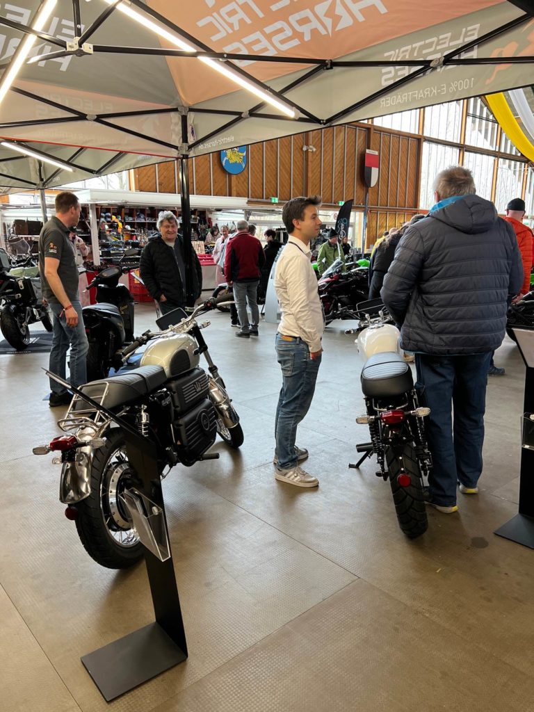 E-Motorräder auf der Jura-Bike 2023: Electric Horses präsentiert E-Mobilität in Neumarkt.