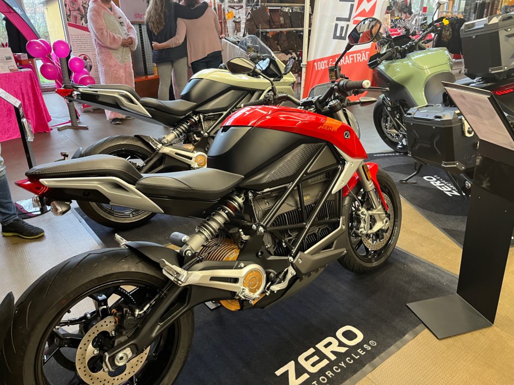 Elektromotorräder von Zero Motorcycles auf der Jura-Bike 2023 in Neumarkt.