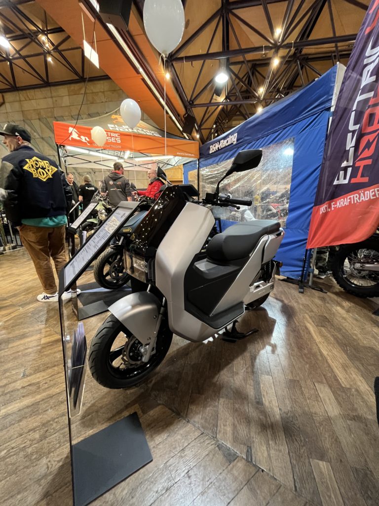 E-Motorrad auf der Franken-Bike 2023: Electric Horses präsentiert E-Roller & E-Fahrzeuge.