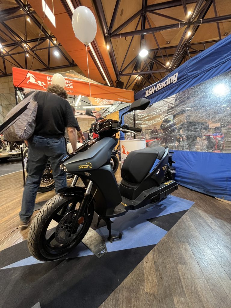 E-Roller RAY 77 von Electric Horses auf der Franken-Bike 2023 in Fürth.