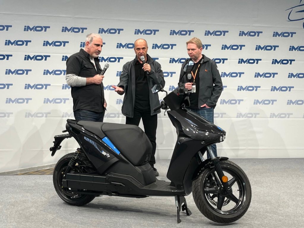 Ray 77 E-Roller auf der IMOT, Süddeutschlands grösster Motorrad-Messe für Elektromobilität.