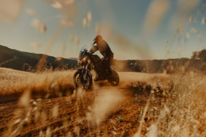 MY24_DSRX_Action_AZ3I5166