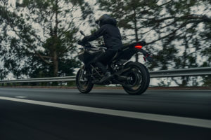 MY24_DSRX_Action_AZ3I9196