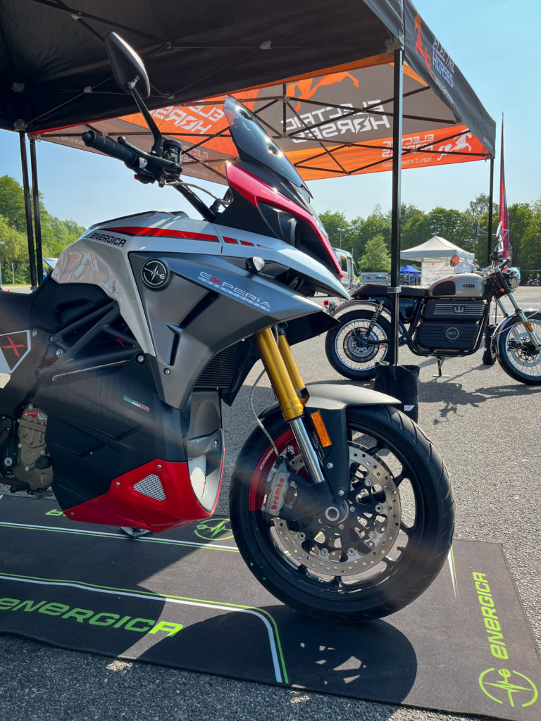 E-Motorrad Experia von Energica auf dem Verkehrssicherheitstag Neumarkt. Electric Horses.