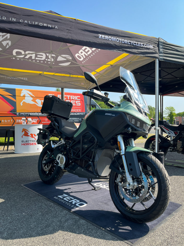 E-Motorrad Zero DSR/X von Electric Horses auf dem Verkehrssicherheitstag Neumarkt.