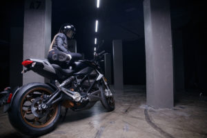 web_2023_SRF_Black_GOLD_AF6I8683