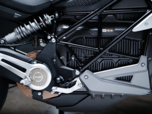 web_2023_SRF_Black_GOLD_DSCF8030