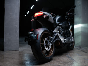 web_2023_SRF_Black_GOLD_DSCF8094