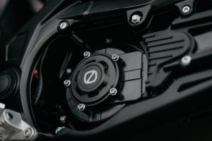 Detailaufnahme des Motors der ZERO XE, einer E-Enduro. E-Motorrad von electric-horses.de.