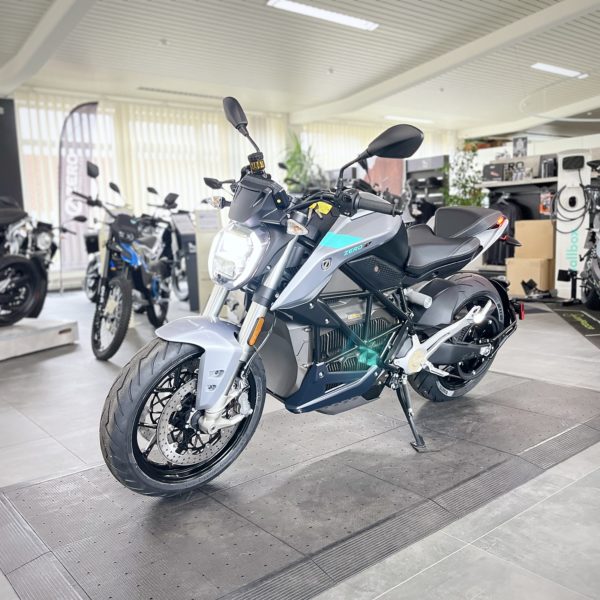 E-Motorrad Zero SR/S in grau, ausgestellt bei Electric Horses, Wendelstein.