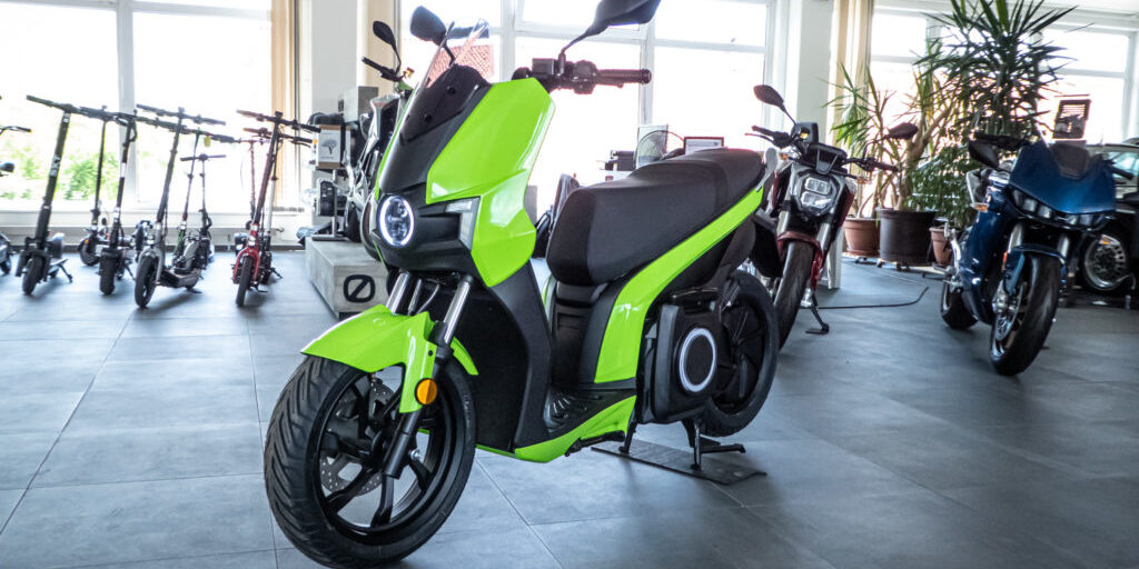 SILENCE S01 CONNECTED, grüner E-Roller. Angeboten von electric-horses.de.